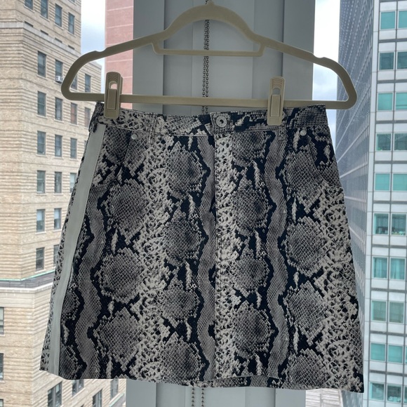 BB DAKOTA PYTHON ON THE PROWL MINI SKIRT - Picture 2 of 4